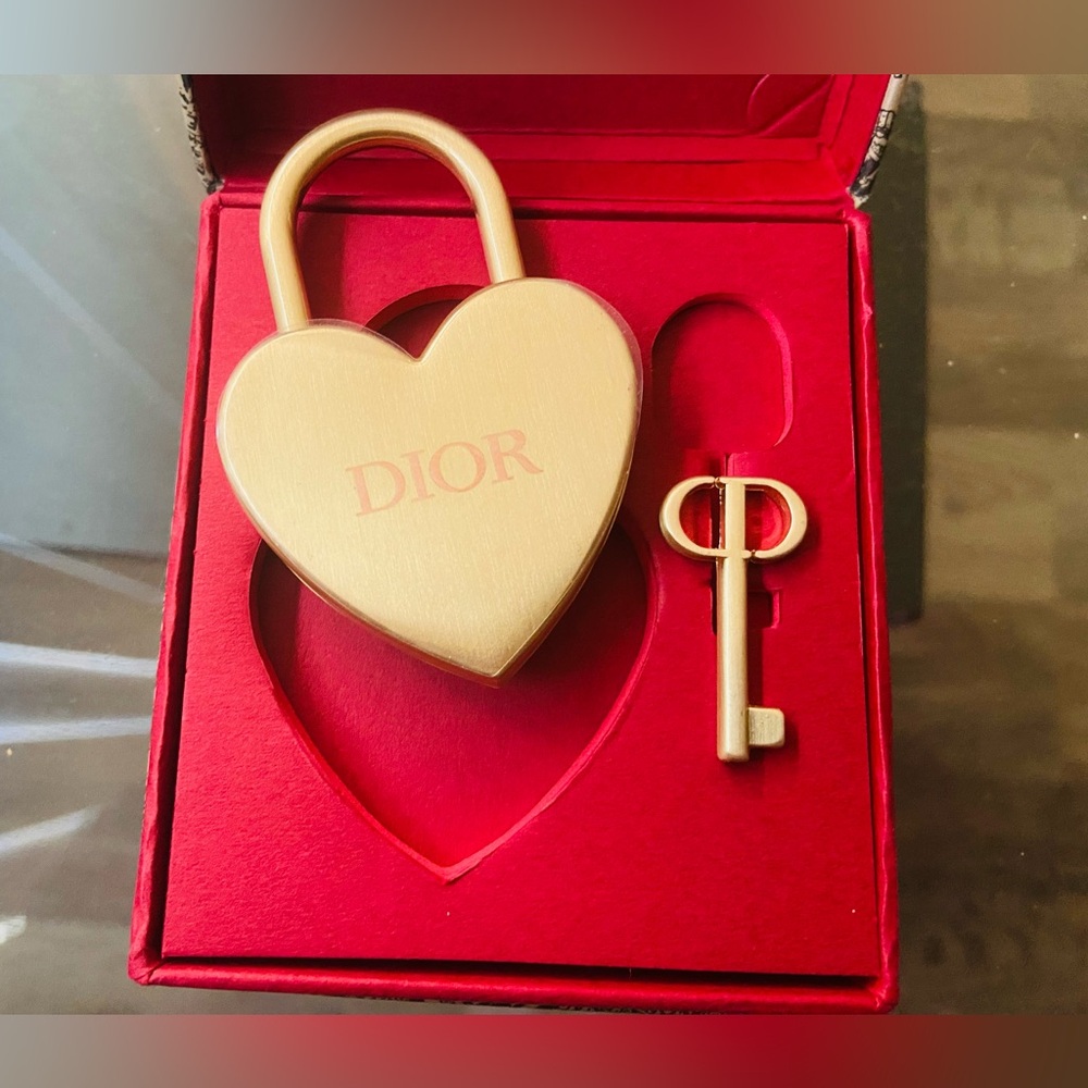 SALE ❗️NEW Authentic Christian Dior Heart Padlock & Key Set